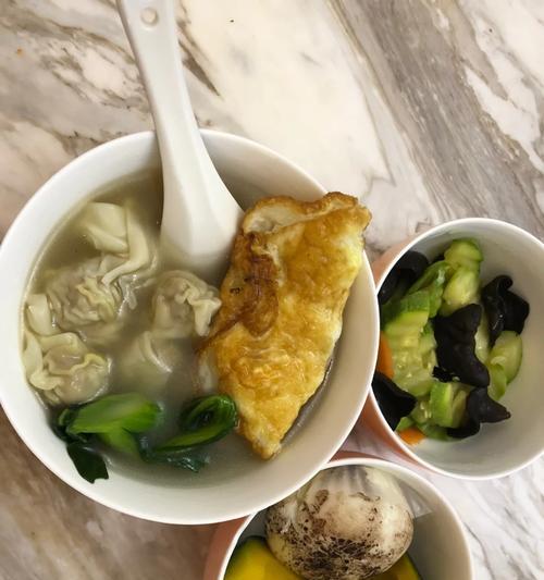 满月后的饮食，奶水多有诀窍（满足宝宝需求，妈妈吃对助力奶水增多）